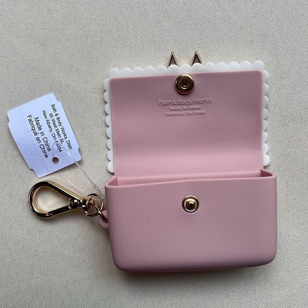 Bath & Body Works Pink Scalloped Bow Snap Case for Hand Sanitizer - Picture 8 of 10